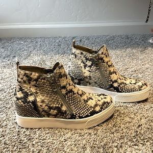 Steve Madden wedge snakeskin high tops size 6